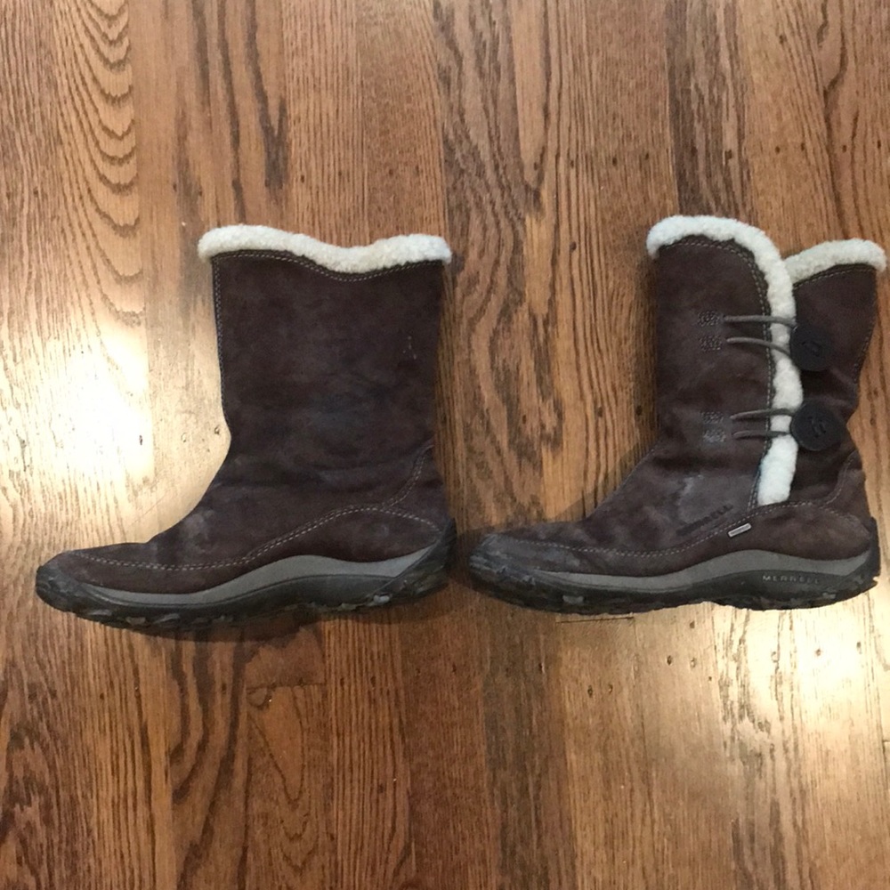 Merrell fleece lined suede boots. Size 6.5. Brown.